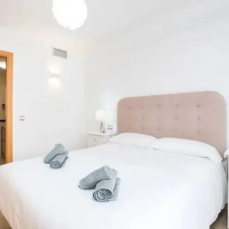 Hide Away 2 * Manilva