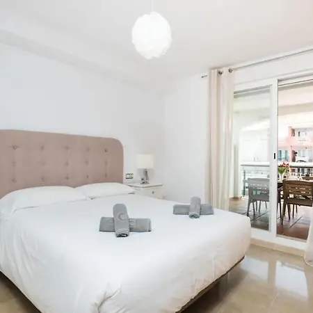 Hide Away 2 * Manilva