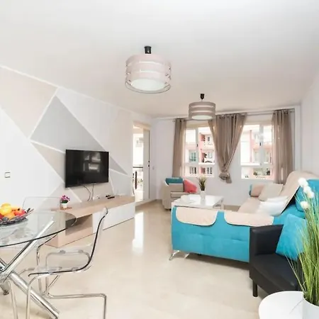Hide Away 2 * Manilva